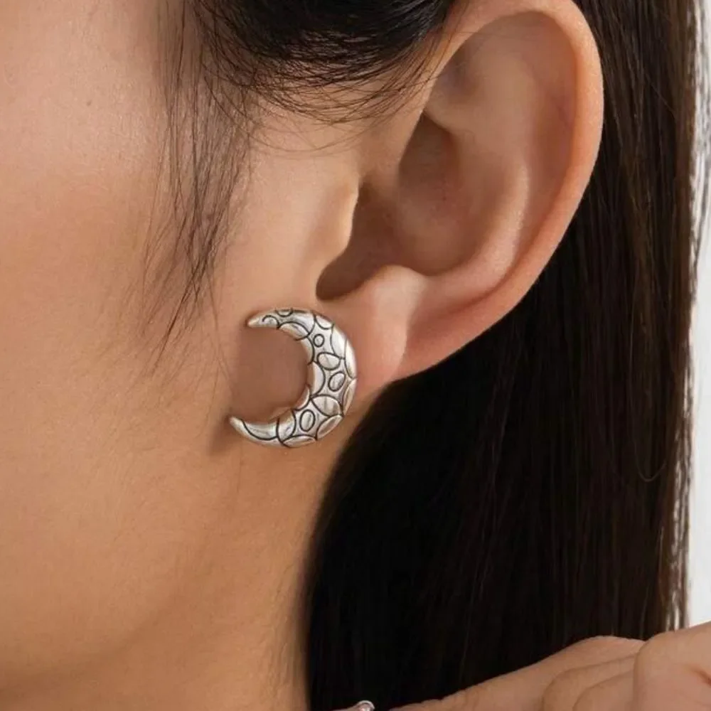 Crescent Moon Earrings M1355